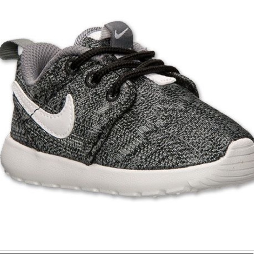 Nike Boys’ Toddler Roshe One Casual Sneaker